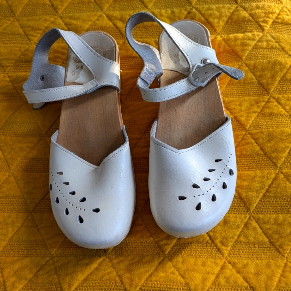 Sven leaf punch size 41 clogs